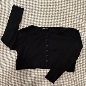 Black Long-Sleeve Crop-Top
